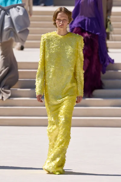 Look 19